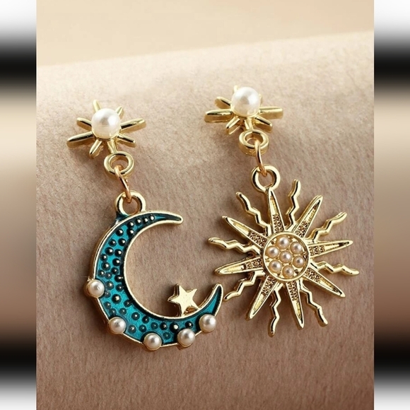 Sun and moon small drop earring in gold and blue - Picture 1 of 7